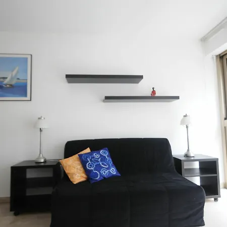 Black And White Apartment Nice